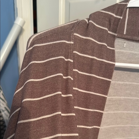 Stylish mauve/purple and White Striped Cardigan - Picture 3 of 3